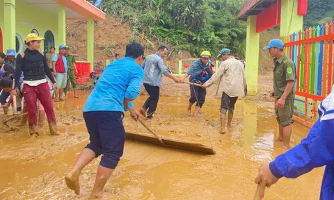 Quảng Nam: Mưa lớn gây sạt lở, di dời khẩn cấp nhiều hộ dân miền núi