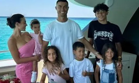 Ronaldo đăng ký học cho con tại trường danh tiếng gần siêu biệt thự, bị từ chối vì lý do không ngờ