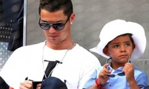 Mẹ của các con nhà Ronaldo là ai?