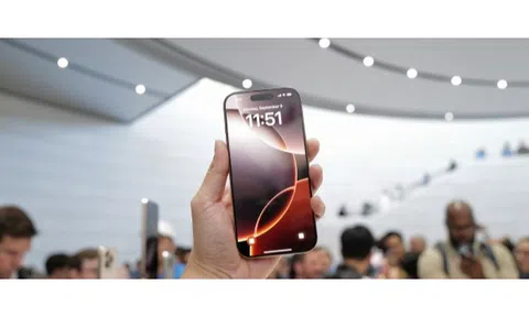 Bán lại suất mua iPhone 16 sớm, chốt lời cả triệu đồng