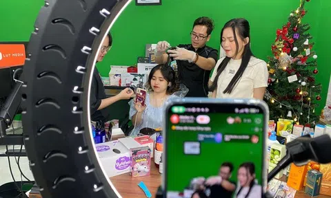 Cạnh tranh "miếng bánh" livestream, sàn thương mại điện tử Việt Nam thua ngay trên sân nhà