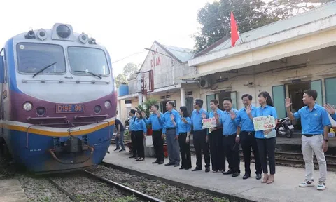 Hàng nghìn vé tàu, vé máy bay miễn phí cho người lao động về quê đón Tết Ất Tỵ