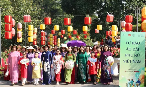 Duyên dáng Carnaval Áo dài 'Phụ nữ Thủ đô hội nhập và phát triển'