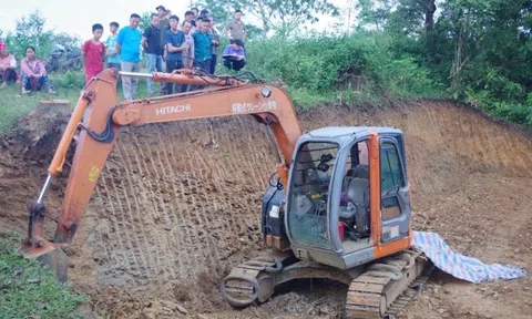 Khởi tố người lái máy xúc khiến 1 cháu bé tử vong ở Bắc Kạn