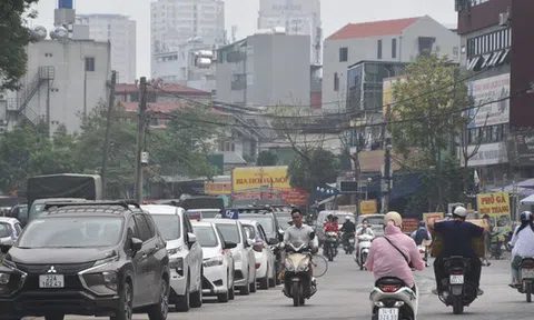 Cận cảnh đường Vành đai 2,5 chậm tiến độ hơn 10 năm thành bãi đỗ xe khổng lồ