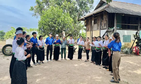 Để tiếng cồng chiêng luôn ngân vang, rộn rã nơi vùng biên giới