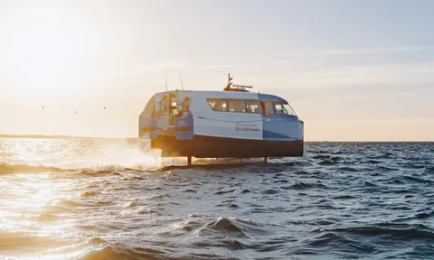 Cận cảnh chiếc phà cánh ngầm chạy điện nhanh nhất thế giới