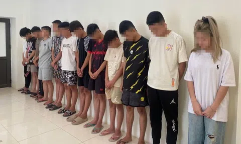 Trêu ghẹo 2 thiếu nữ ở Sầm Sơn, 2 thanh niên bị đánh gục trên đường