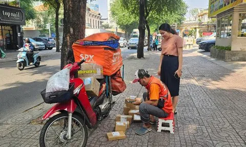 Shopee bất ngờ giảm phí nhiều ngành hàng