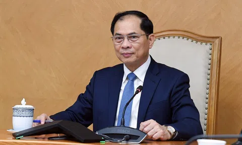 Việt Nam làm gì để duy trì thế cân bằng giữa các trung tâm quyền lực lớn?