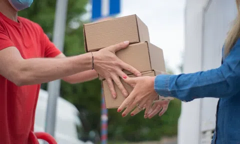 Người phụ nữ mất hơn 900 triệu đồng khi “sập bẫy” thủ đoạn giả mạo shipper giao hàng