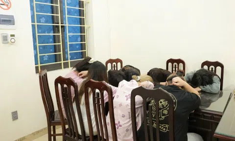 Bắt 2 đối tượng chuyên chăn dắt các nữ tiếp viên quán karaoke độ tuổi từ 14 đến 19