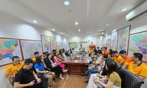 LPBank Bình Thuận và AiMT hướng dẫn cho khách hàng cách sử dụng AI