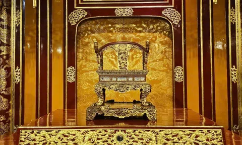 Huế thông tin về sự việc ngai vua triều Nguyễn ở điện Thái Hòa bị phá hỏng