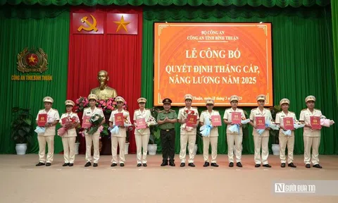 Hơn 690 cán bộ, chiến sĩ Công an Bình Thuận được thăng cấp bậc hàm và nâng bậc lương