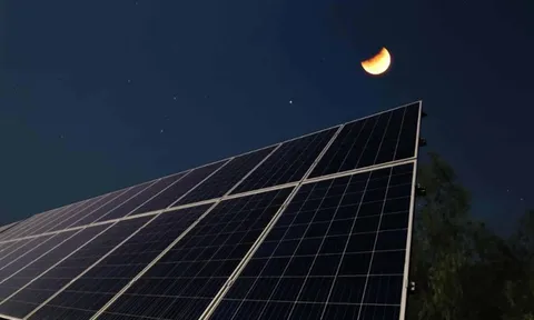 Độc đáo tấm pin năng lượng mặt trời tạo ra điện ngay trong đêm