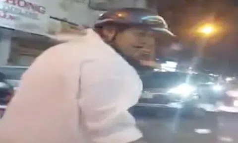 Xác minh clip người đàn ông chặn ô tô đập phá, đòi hành hung tài xế
