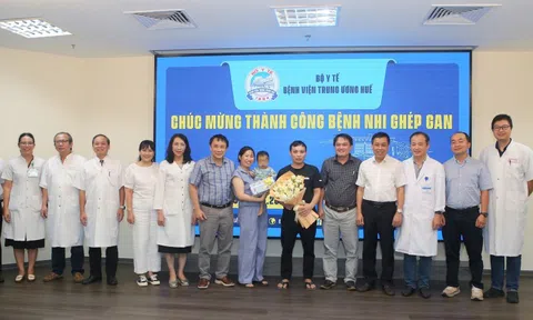 Bệnh nhi 15 tháng tuổi ghép gan tại Bệnh viện Trung ương Huế hồi phục, xuất viện khỏe mạnh