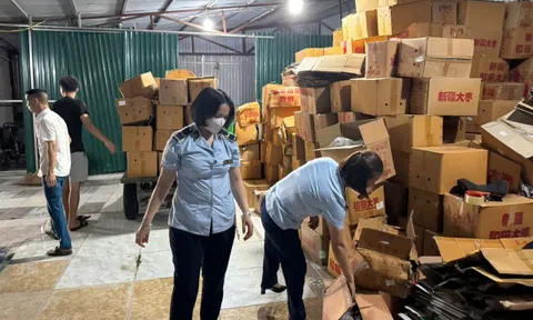 Tạm giữ hơn 4 tấn táo đỏ khô nhập lậu tại Hà Nội