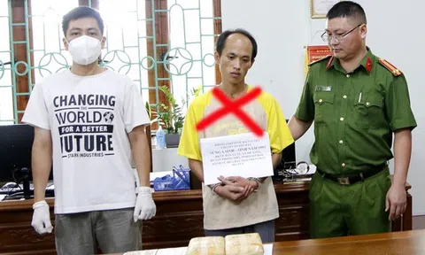 Lai Châu: Bắt quả tang đối tượng vận chuyển 8 bánh ma túy