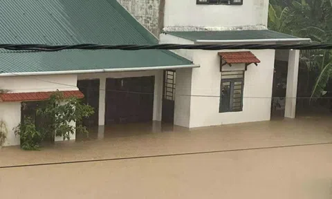 Mưa lớn gây ngập lụt tại nhiều địa phương miền Trung