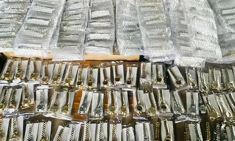 Thu giữ 450 đồng hồ giả nhãn hiệu Rolex nhập lậu qua cửa khẩu Trà Lĩnh