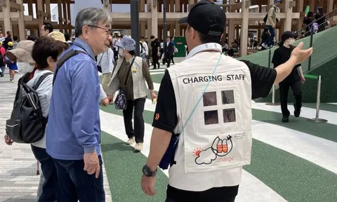 Chiếc áo có 1-0-2, tạo ra điện mặt trời giúp người mặc mát mẻ