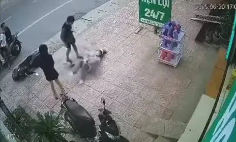 Điều tra vụ nam thanh niên túm cổ áo, quật ngã và hành hung 2 cô gái