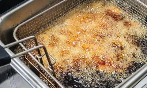 Dầu ăn chăn nuôi 'phù phép' thành dầu ăn cho người: Bộ Y tế khuyến cáo người dân