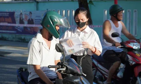 Mùa thi tốt nghiệp THPT 2025 dưới cái nắng như đổ lửa ở Đà Nẵng
