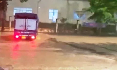 Đà Nẵng: Mưa lớn ngập nhiều nơi, cảnh báo lũ quét, sạt lở đất, sụt lún