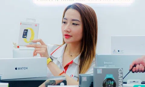 Giảm giá sốc: iPhone rẻ khó tin, giá củ sạc chạm đáy 7.000 đồng, đồng hồ thông minh "bay" tiền triệu