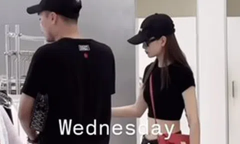 Team qua đường tóm dính nữ MC nổi tiếng hẹn hò với tuyển thủ Việt Nam giữa trung tâm thương mại