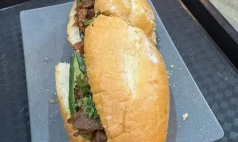 Bánh mì 208.000 đồng ở sân bay Nội Bài: Cần làm rõ, không để khách bị bắt chẹt