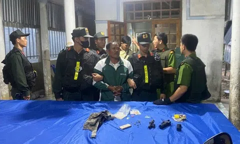 Khống chế kẻ manh động dùng dao, súng tự chế tấn công lực lượng thi hành công vụ