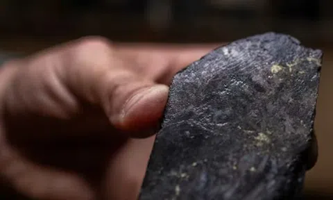 Sau lithium, thêm một cơn sốt giá nguyên liệu pin xe điện đang nổ ra, ông trùm thế giới vừa gia hạn lệnh cấm xuất khẩu