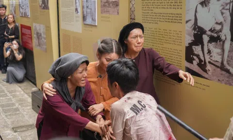 Trưng bày chuyên đề 'Bút sắc, lòng son'