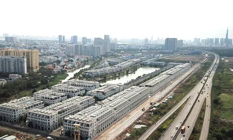 Nguồn cung nhà liền thổ TP.HCM chạm đáy, hàng cũ khó bán vì giá cao