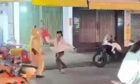 Người đàn ông dùng ghế nhựa tấn công CSGT khi bị kiểm tra nồng độ cồn