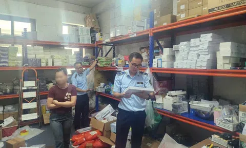 Tạm giữ lượng lớn đồ gia dụng không rõ nguồn gốc tại một hộ kinh doanh trên địa bàn Hà Nội