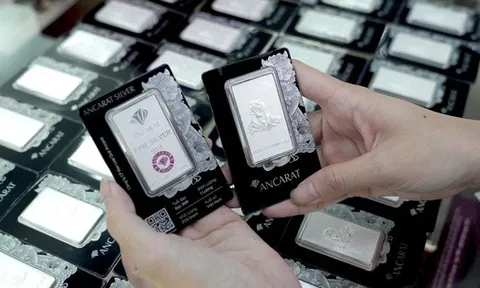 Giá bạc hôm nay 25/7: hạ nhiệt theo giá vàng