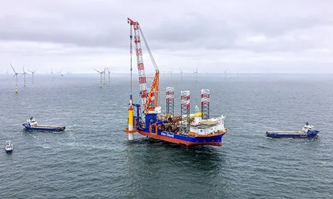 Bước đầu tiên đặt nền móng cho trang trại điện gió ngoài khơi khổng lồ 1,6 GW