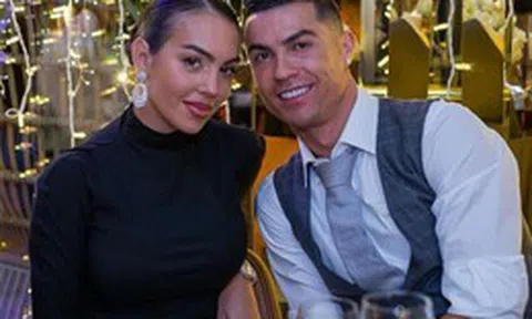 Bí ẩn hợp đồng hôn nhân của Ronaldo và bạn gái sexy, nàng WAG được chu cấp tiền tỷ một tháng nếu chia tay