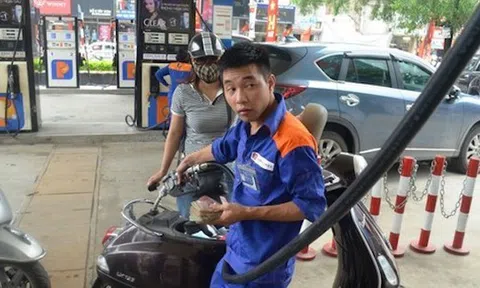 Giá xăng RON 95 tăng lên gần 20.000 đồng/lít