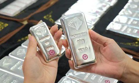 Giá bạc hôm nay 1/8: tiếp tục giảm sâu
