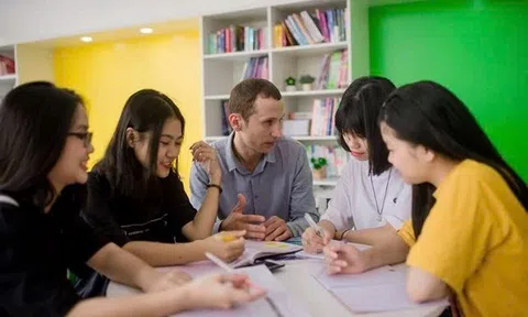 Áp dụng quy định mới với giáo viên dạy học bằng tiếng nước ngoài