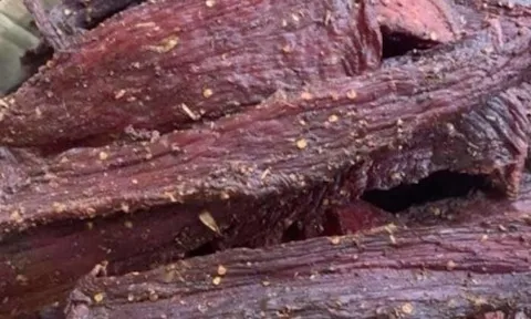 Cả làng sản xuất hàng nghìn tấn thịt trâu gác bếp giả