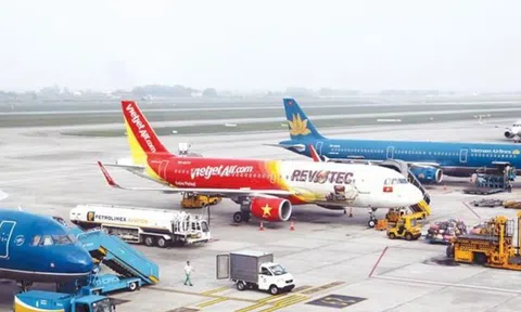 Giá vé máy bay ra Hà Nội tăng nóng dịp 2/9, ngang vé Tết