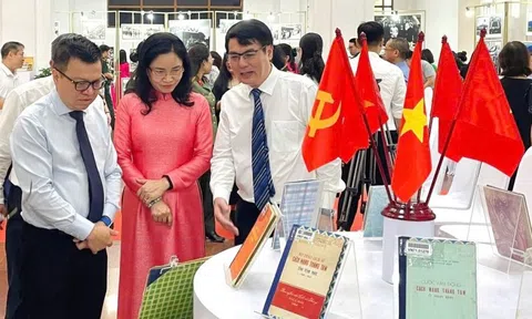 Gần 1.000 tư liệu tại triển lãm ‘Mùa thu độc lập và khát vọng phồn vinh’