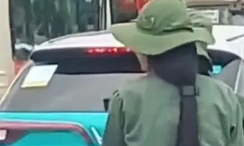 Xử lý nhóm học sinh điều khiển xe máy có một số hành động gây phản cảm